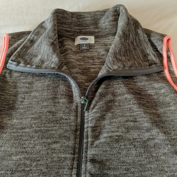NWT Old Navy Athletic Wear Fleece Vest! - Picture 4 of 5